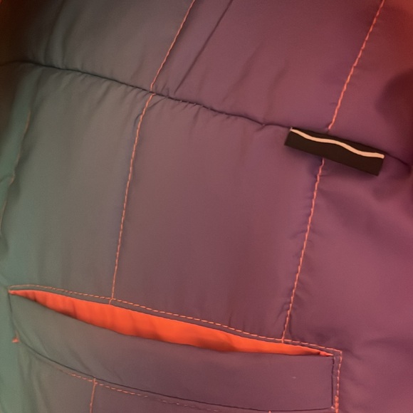 * Damaged NWT Crayola Reversible Rainbow Gradient Puffer Vest - Picture 6 of 8